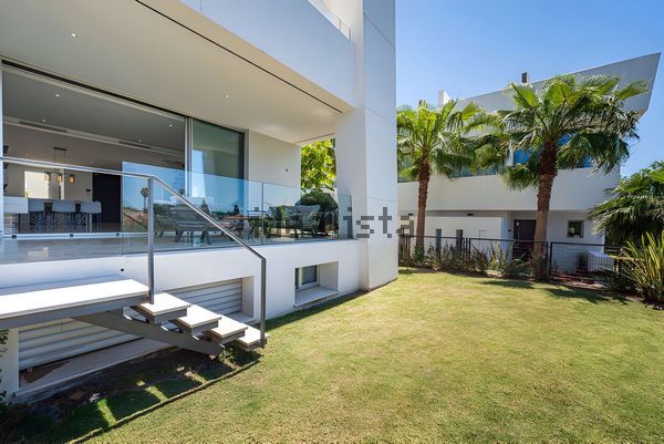 Semi-detached house in Urbanización Golf Río Real, Rio Real, Marbella — image 5