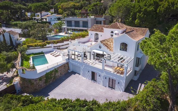 5-bedroom freehold villa in Benahavís — photo 2 of 5