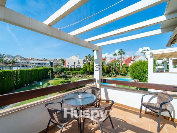 3-bedroom freehold villa in Estepona — photo 1 of 5