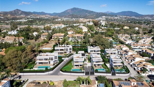 3-bedroom freehold villa in Estepona — photo 3 of 5