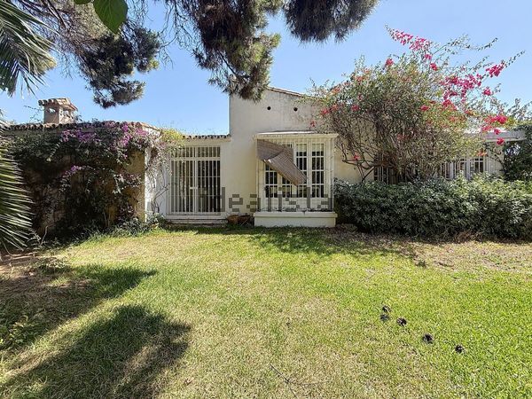 4-bedroom freehold villa in Estepona — photo 2 of 5