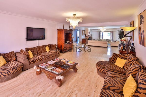 6-bedroom freehold villa in Estepona — photo 3 of 5