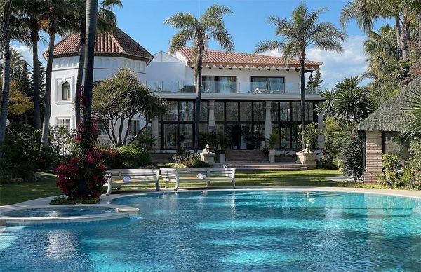 10-bedroom freehold villa in Marbella — photo 1 of 5
