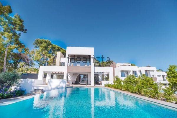 4-bedroom freehold villa in Marbella — photo 1 of 5