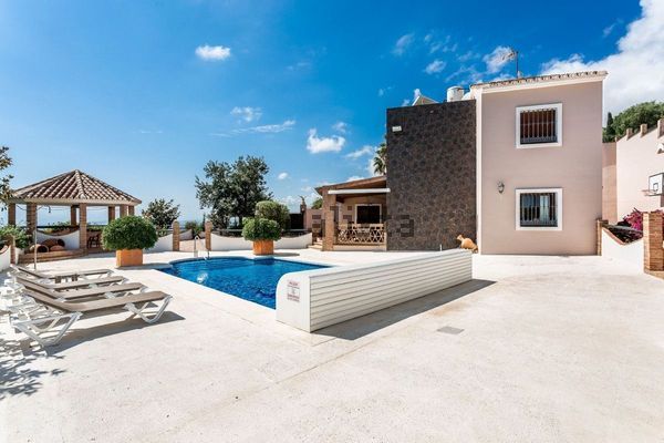 6-bedroom freehold villa in Estepona — photo 1 of 5