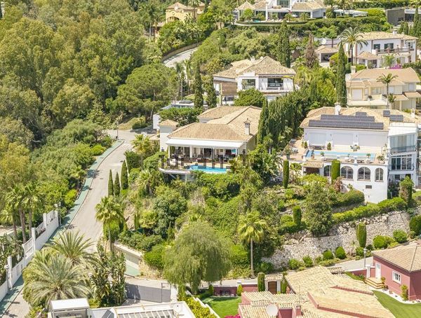 6-bedroom freehold villa in Benahavís — photo 2 of 5