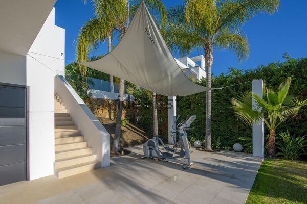 5-bedroom freehold villa in Estepona — photo 5 of 5