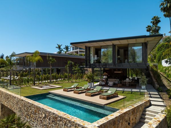 4-bedroom freehold villa in Marbella — photo 1 of 5