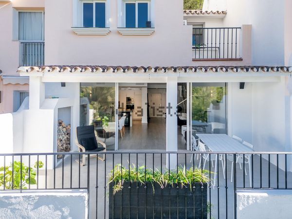4-bedroom freehold villa in Benahavís — photo 1 of 5