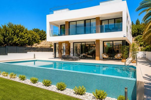 3-bedroom freehold villa in Estepona — photo 1 of 5