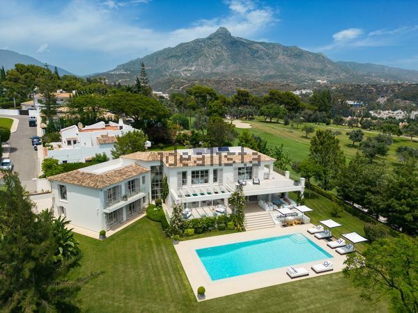 Detached house in Urbanizacion Nva Andalucia Aloha, 9, Aloha, Marbella — image 3