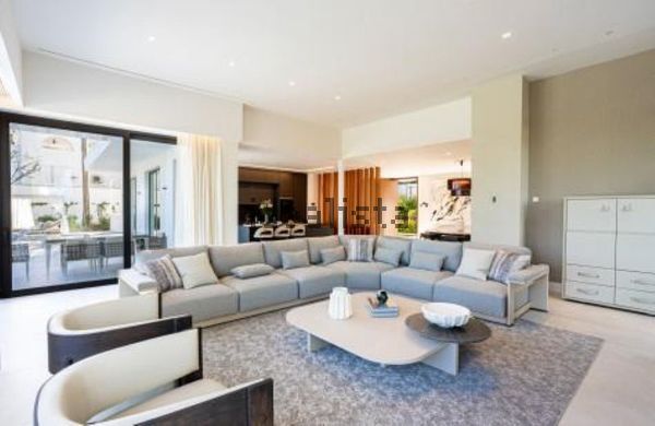 4-bedroom freehold villa in Estepona — photo 2 of 5