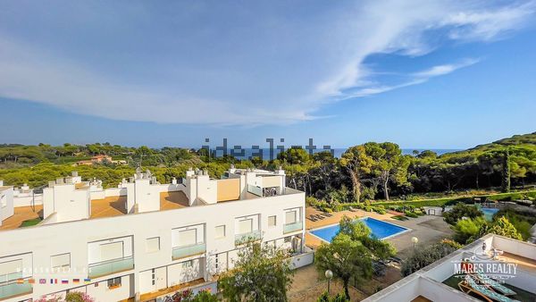 4-bedroom freehold villa in Lloret de Mar — photo 1 of 5