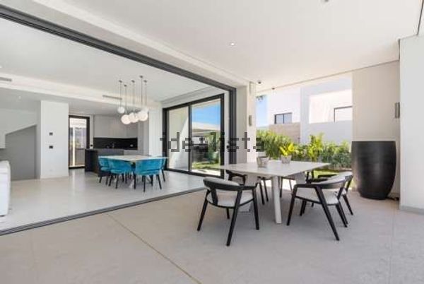 5-bedroom freehold villa in Marbella — photo 5 of 5