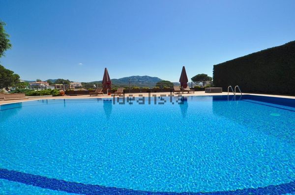 6-bedroom freehold villa in Lloret de Mar — photo 1 of 5