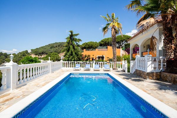 4-bedroom freehold villa in Lloret de Mar — photo 2 of 5