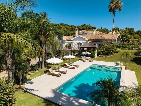 6-bedroom freehold villa in Benahavís — photo 2 of 5