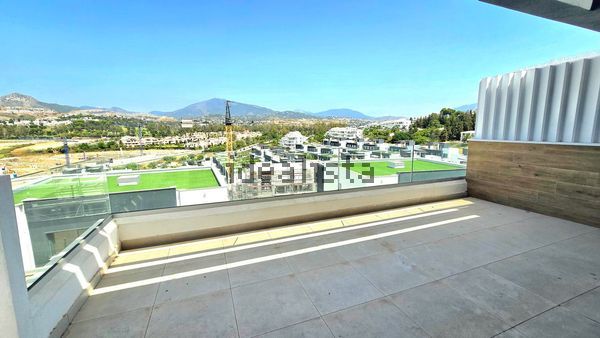 Detached house in Calle Amatista, 7, Nueva Atalaya, Estepona — image 4