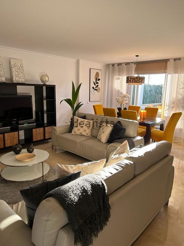 4-bedroom freehold villa in Manilva — photo 3 of 5