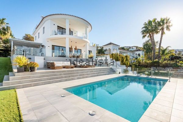 4-bedroom freehold villa in Mijas — photo 1 of 5