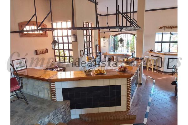 4-bedroom freehold villa in Nerja — photo 3 of 5