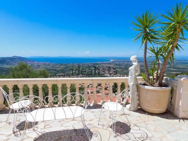 3-bedroom freehold villa in Roses — photo 4 of 5