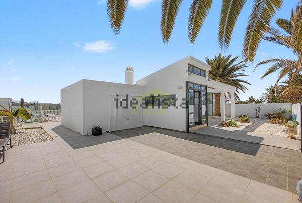 Detached house in Costa Teguise, Teguise — image 3