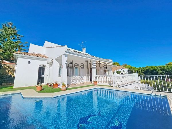 3-bedroom freehold villa in Estepona — photo 2 of 5
