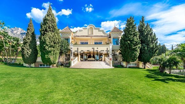 6-bedroom freehold villa in Marbella — photo 3 of 5