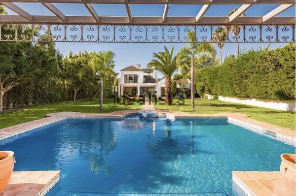 6-bedroom freehold villa in Marbella — photo 2 of 5
