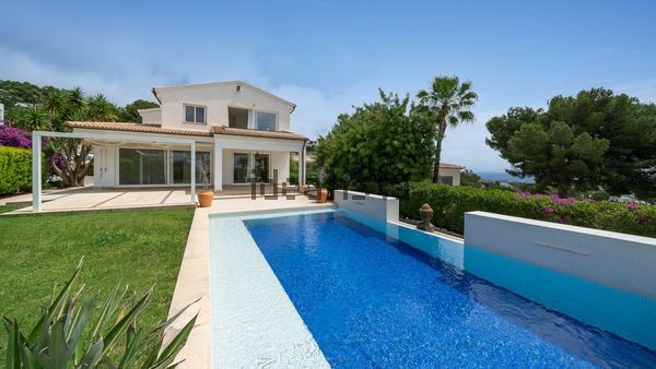 3-bedroom freehold villa in Calvià — photo 1 of 5