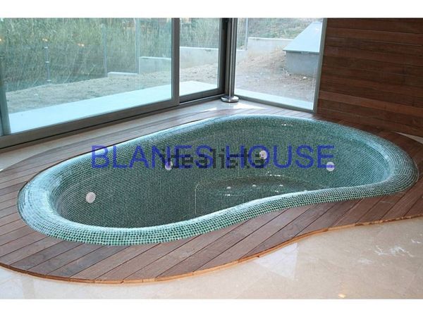 4-bedroom freehold villa in Blanes — photo 3 of 5