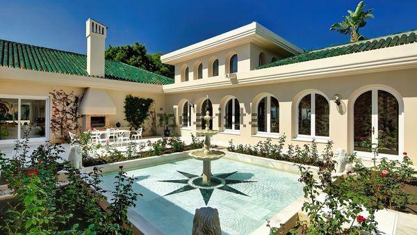 6-bedroom freehold villa in Marbella — photo 2 of 5