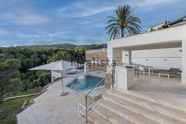 4-bedroom freehold villa in Calvià — photo 2 of 5
