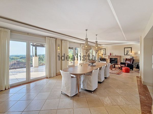 4-bedroom freehold villa in Estepona — photo 2 of 5