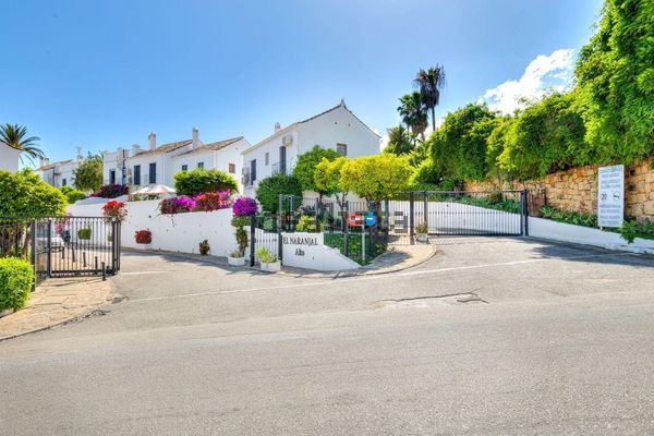 2-bedroom freehold villa in Marbella — photo 2 of 5