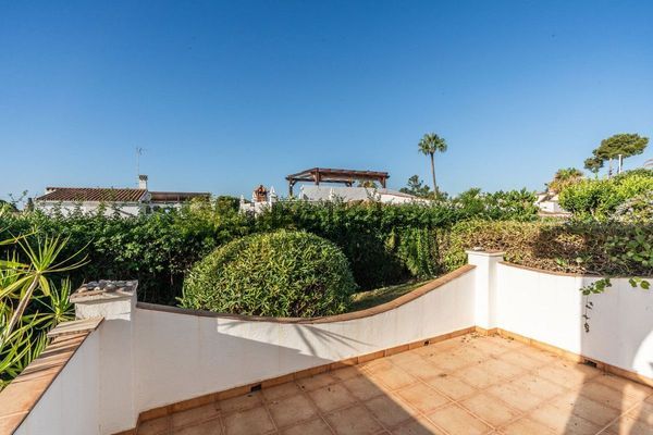 Detached house in Urbanización Costabella, Costabella, Marbella — image 3