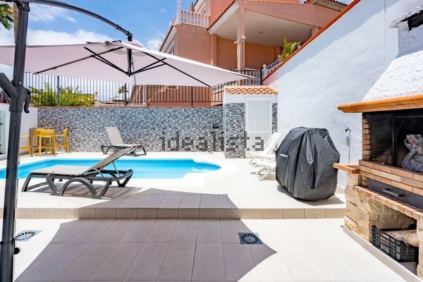 5-bedroom freehold villa in Adeje — photo 2 of 5