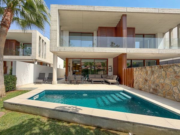 4-bedroom freehold villa in Marbella — photo 1 of 5