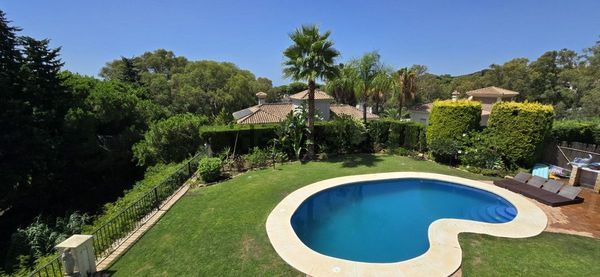 Detached house in Avenida Van Dulken, Sitio de Calahonda, Mijas — image 3