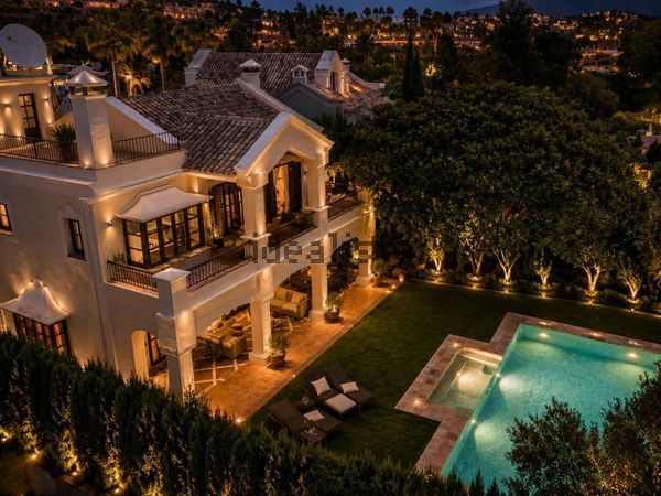 6-bedroom freehold villa in Marbella — photo 1 of 5