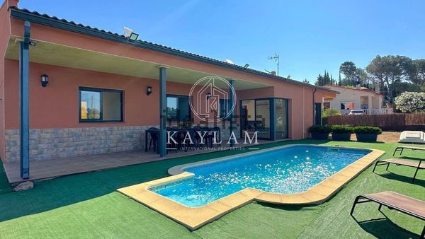 Detached house in Calle Satel·lits, Lloret Residencial, Lloret de Mar — image 4