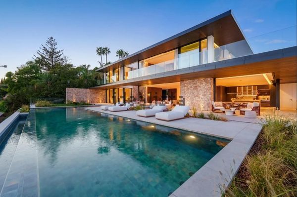 8-bedroom freehold villa in Benahavís — photo 2 of 5
