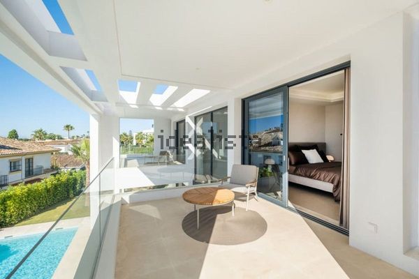 Detached house in Urbanización Dos Hermanas II, Paraiso-Barronal, Estepona — image 3