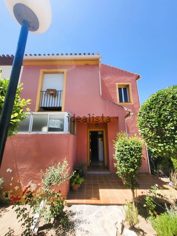 3-bedroom freehold villa in Estepona — photo 2 of 5