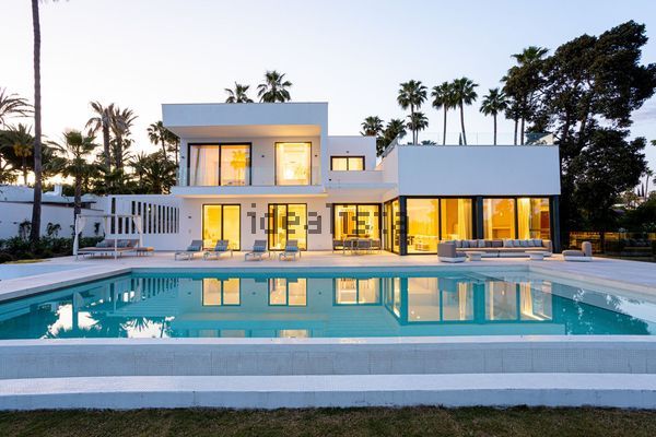4-bedroom freehold villa in Estepona — photo 2 of 5