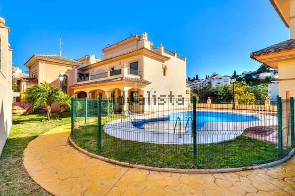 3-bedroom freehold villa in Fuengirola — photo 1 of 5