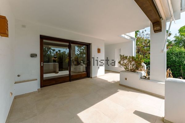 3-bedroom freehold villa in Benahavís — photo 3 of 5