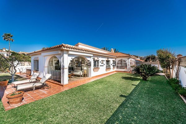 4-bedroom freehold villa in Marbella — photo 1 of 5