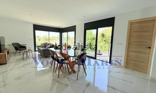 3-bedroom freehold villa in Roses — photo 1 of 5